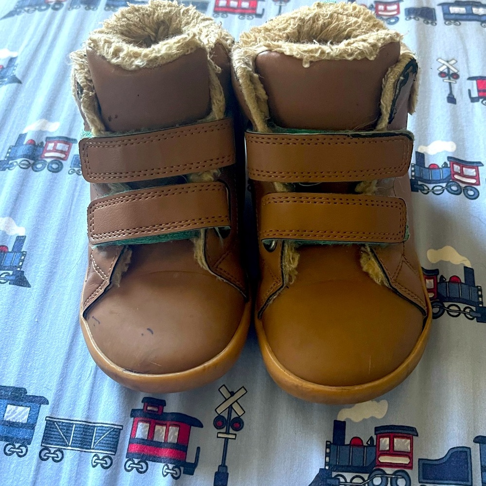 Ten little shoes